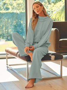 Conjunto Deportivo Ecológico de 2 Piezas para Mujer, Color Verde Salvia, con Pedrería, Sudadera con Cordón y Pantalones Anchos Transpirables - Product Image 4