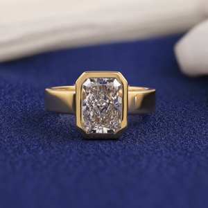 Bague de fiançailles de luxe solitaire SATVIK RATNA 3 carats, diamant de laboratoire taille Radiant certifié IGI, or 14 carats, largeur 4 mm, style Cigar Band - Product Image 4