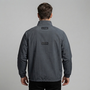 Chaqueta cortavientos gris para hombre con media cremallera, cuello alto, ligera, para deportes al aire libre, con bolsillo frontal. - Product Image 3