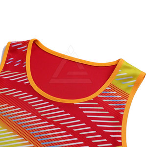 Tenue de sport haute performance pour hommes, maillot de course respirant avec short, conçu pour l'entraînement sportif quotidien - Product Image 5