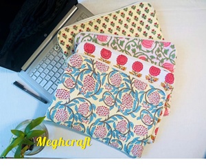 Sac pour ordinateur portable en coton imprimé floral bohème, écologique et doux, sac matelassé artisanal pour une protection supplémentaire pour un usage quotidien, en gros - Product Image 5