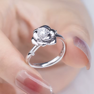 Anillo de Compromiso de Plata 925 con Flor para Mujer, Corte Brillante Redondo, Engaste de Diamantes, Estilo Romántico - Product Image 5