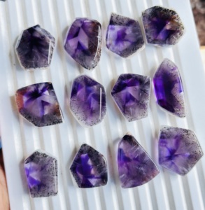 Tranches d'améthyste de haute qualité, cabochons de pierres précieuses en vrac, formes variées, lot de tranches d'améthyste en vrac pour la fabrication de bijoux - Product Image 4