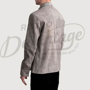 เสื้อแจ็คเก็ตหนังกลับสีเทาสำหรับผู้ชาย หนังแกะแท้ ทรงเข้ารูป สไตล์ลำลอง ติดกระดุม น้ำหนักเบา มีกระเป๋าหน้าอก - Product Image 3