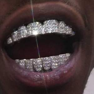 Grillz Hip Hop sur mesure de qualité supérieure, en argent 925 et diamants Moissanite, brillants, faits à la main en Inde - Product Image 4