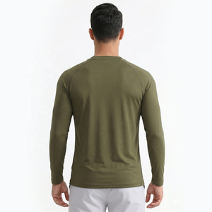 เสื้อยืดคอกลมแขนยาวสีเขียวมะกอกสำหรับผู้ชาย ทรงเข้ารูป แห้งเร็ว ผ้าถัก สีพื้นลำลอง - Product Image 2