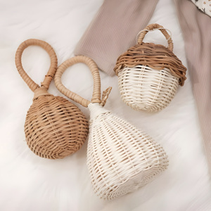 Jouets écologiques pour bébés et tout-petits, hochet artisanal en rotin naturel pour nourrissons - Product Image 1
