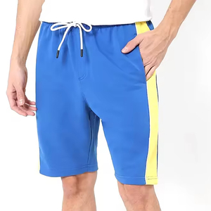 Shorts pour hommes en polyester à séchage rapide, conçus pour les entraînements intenses, avec technologie d'évacuation de l'humidité, en vente. - Product Image 1