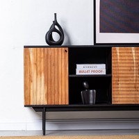 Buffet en bois Vandana Falcon Vento avec dessus noir pour des intérieurs modernes et élégants