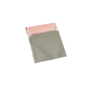 Bolsa de Papel con Cierre para Ropa, Transparente Esmerilada, Color Blanco Mate, Reciclable, de Proveedores de Empaques para Prendas - Product Image 1