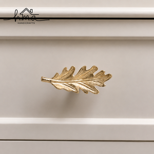 Poignée de meuble artisanale en laiton massif, design abstrait en boucle, finition laiton antique, pour tiroir décoratif, porte de placard, salle de bain - Product Image 2