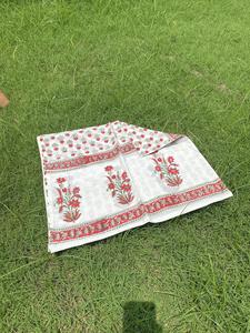 Petit sarong en coton imprimé à motifs floraux, léger, pour femme, idéal comme paréo de plage ou robe de bain pour l'été. - Product Image 2