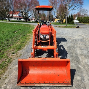 Tracteur compact Kubota diesel 4x4 puissant d'occasion avec chargeur et pelle rétrocaveuse, machine utilitaire compacte pour l'agriculture - Product Image 4