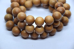 Collar de cuentas de sándalo indio Cuentas redondas de 20mm en collar fragante natural y colorido - Product Image 6