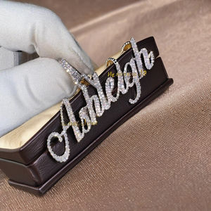 Collar con Nombre Personalizado en Cursiva, Chapado en Oro sobre Plata de Ley 925, con Colgante Grande de Moissanita, Colgantes Finos y Elegantes - Product Image 4