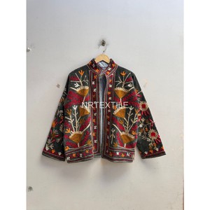 เสื้อแจ็คเก็ตปักมือลายซูซานีสำหรับผู้หญิง คอตั้ง ผ้ากำมะหยี่ หนา ลายดอกไม้ สไตล์โบฮีเมียน ไพรรีชิค เสื้อผ้าฤดูหนาว - Product Image 1