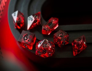 Jeu de dés en résine de haute qualité, faits à la main, polyédriques, designs multicolores personnalisés pour jeux de société - Product Image 3