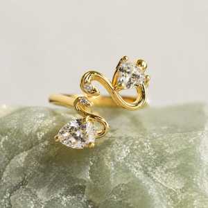 Anillo de Cisne Doble con Moissanita en Forma de Pera de 1 Quilate para Mujer, Oro Amarillo de 14K, Regalo de Propuesta de Matrimonio para Novias - Product Image 3