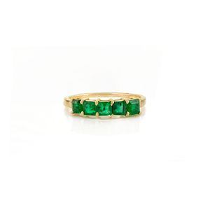 Anillo de Media Eternidad con Gema de Esmeralda de Corte Cuadrado, Diseño Clásico Minimalista, Apilable, Oro Amarillo Sólido K14, Fabricante de Joyería - Product Image 1