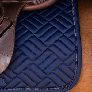 Tapis de selle anglais de qualité supérieure avec doublure en polaire, tissu doux et durable, design respirant pour la compétition d'équitation - Product Image 6