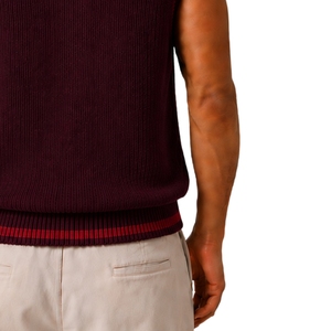Chaleco de Punto para Hombre, Color Borgoña con Contraste Rojo, Cuello en V, Sin Mangas, Personalizable con Logotipo, Lana Acrílica, Venta al Por Mayor OEM - Product Image 6