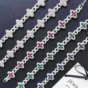 Pulsera de tenis de lujo con moissanita y diseño de flor de trébol, pulsera de eslabones plateados con incrustaciones de piedras de colores, joyería floral para mujer, idea de regalo - Product Image 3