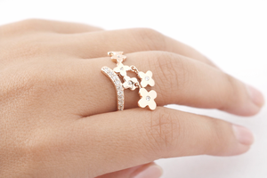 Anillo Clover Charm de Plata de Ley 925 con Diamantes Hechos a Mano en Oro Rosa - Anillo Apilable para Mujer - Product Image 2