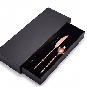 Ensemble de couverts modernes en or rose avec design de manche torsadé pour les mariages, les dîners et la table. - Product Image 6