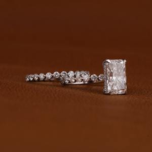 Anillo de Diamante Cultivado en Laboratorio de 2 Quilates, Corte Radiante, con Banda de Diamantes Solitarios, Certificado IGI, Moderno, Juego de Anillos de Boda de Oro Sólido de 14k - Product Image 6