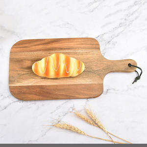 Planche à découper en bois d'acacia naturel, forme irrégulière, écologique, planche à découper en bois pour la viande, le fromage et le pain, pour une utilisation en cuisine - Product Image 1
