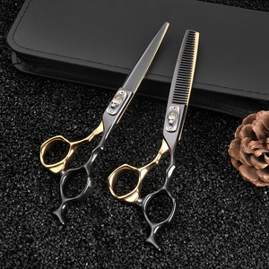 Coffret de Ciseaux Professionnels Noirs et Dorés pour Coiffure – Ciseaux de Coiffure, Tondeuse, Ciseaux à Effiler et Ciseaux de Coupe pour Barbier - Product Image 5