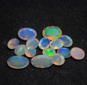 โอปอลเอธิโอเปียเวโลใส ทรงรีเหลี่ยมเพชรพลอย ขนาด 6-10 มม. สีเล่นแสงหลายเฉด ได้รับการรับรองสำหรับทำเครื่องประดับ - Product Image 4