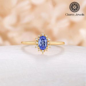 Bague de fiançailles classique en argent pour femme Charm Jewels, sertie de moissanite taille coussin, motif floral, certifiée IGI, 3 grammes - Product Image 1