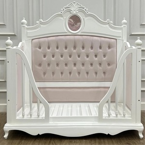 Lit bébé classique de luxe en bois avec tête de lit rembourrée et tiroirs de rangement, mobilier élégant pour chambre de bébé, vente en gros - Product Image 3