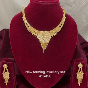 Parure de collier et boucles d'oreilles tendance en laiton plaqué or 18 carats pour femme, idéale pour fiançailles, anniversaire, mariage et fêtes - Product Image 1