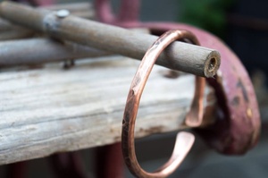 Brazalete de cobre martillado a mano, joyería rústica para hombre o regalo, artesanía en metal - Product Image 5