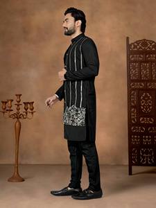 Sherwani pour homme style gothique baroque avec ailes, en micro-velours, entièrement orné, col mandarin, tenue de mariage traditionnelle lourde - Product Image 5