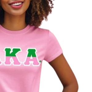   T-shirt rose pour femme, tee-shirt à manches courtes avec lettres grecques, tee-shirt décontracté d'été pour l'université, vêtements de sororité - Product Image 4