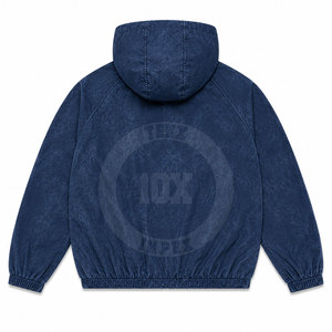 Ensemble coupe-vent élégant : veste à capuche avec imprimé en relief et short élastique - Product Image 4