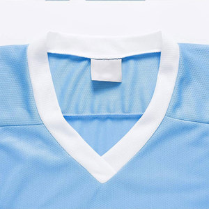 Maillot de hockey sur glace conçu avec une technologie de tissu renforcé pour une performance intense et des mouvements continus - Product Image 3