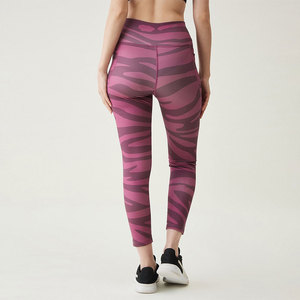 Leggings de Yoga para Mujer al Mejor Precio al por Mayor, Hechos a Medida con MOQ Bajo, Fabricados en Pakistán - Product Image 2