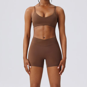 Ensemble de yoga 2 pièces bleu clair, haut sans manches, short taille haute, extensible dans les quatre sens, vêtements de sport sans couture - Product Image 3