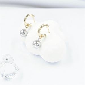 Aretes de Aro de Latón Duradero Chapados en Oro de 14K de Última Moda 2024 con Engaste de Garra en Forma de Círculo para Fiestas de Mujeres - Product Image 3