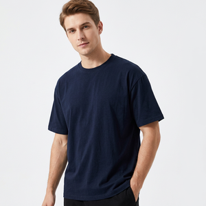T-shirt décontracté pour homme, coupe oversize, noir uni, manches courtes, col rond, 100 % coton jersey tricoté, teinture unie, coupe classique - Product Image 4