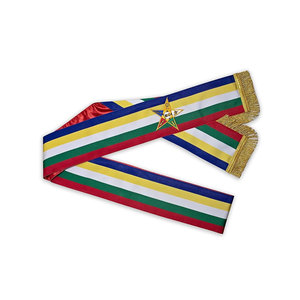 Echarpes masónicas de tela de alta calidad con bordados detallados para uso formal y en eventos. - Product Image 1