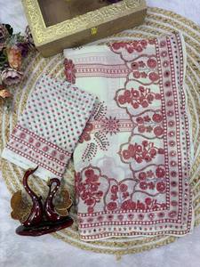 Sari de créateur en Georgette douce effet fourrure de renard, orné de broderies miroir et de travail cutdana, avec blouse brodée à la main et ornée de miroirs, tendance et élégant - Product Image 1