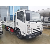 Camions légers JMC de cargaison d'une capacité de 5 tonnes Nouveau style Logistique urbaine Camion de livraison avec clôture de 5 tonnes