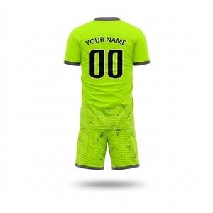 ชุดยูนิฟอร์มฟุตบอลสั่งทำสีเขียว เสื้อและกางเกงขาสั้นแบบซับลิเมชั่น ระบายอากาศได้ดี ซับเหงื่อ 100% โพลีเอสเตอร์ตาข่าย พร้อมปักชื่อทีมและโลโก้ - Product Image 3