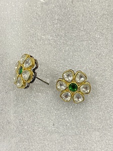 Boucles d'oreilles créoles Polki vertes en forme de boule plaquées or 22 carats, style vintage traditionnel indien, faites à la main, bijoux ethniques, cadeau pour femme - Product Image 1