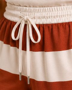 Ensemble de pyjama en satin pour femme, rayures orange rouille et ivoire, débardeur sans manches avec short à taille élastique, ensemble de vêtements de nuit de luxe - Product Image 6